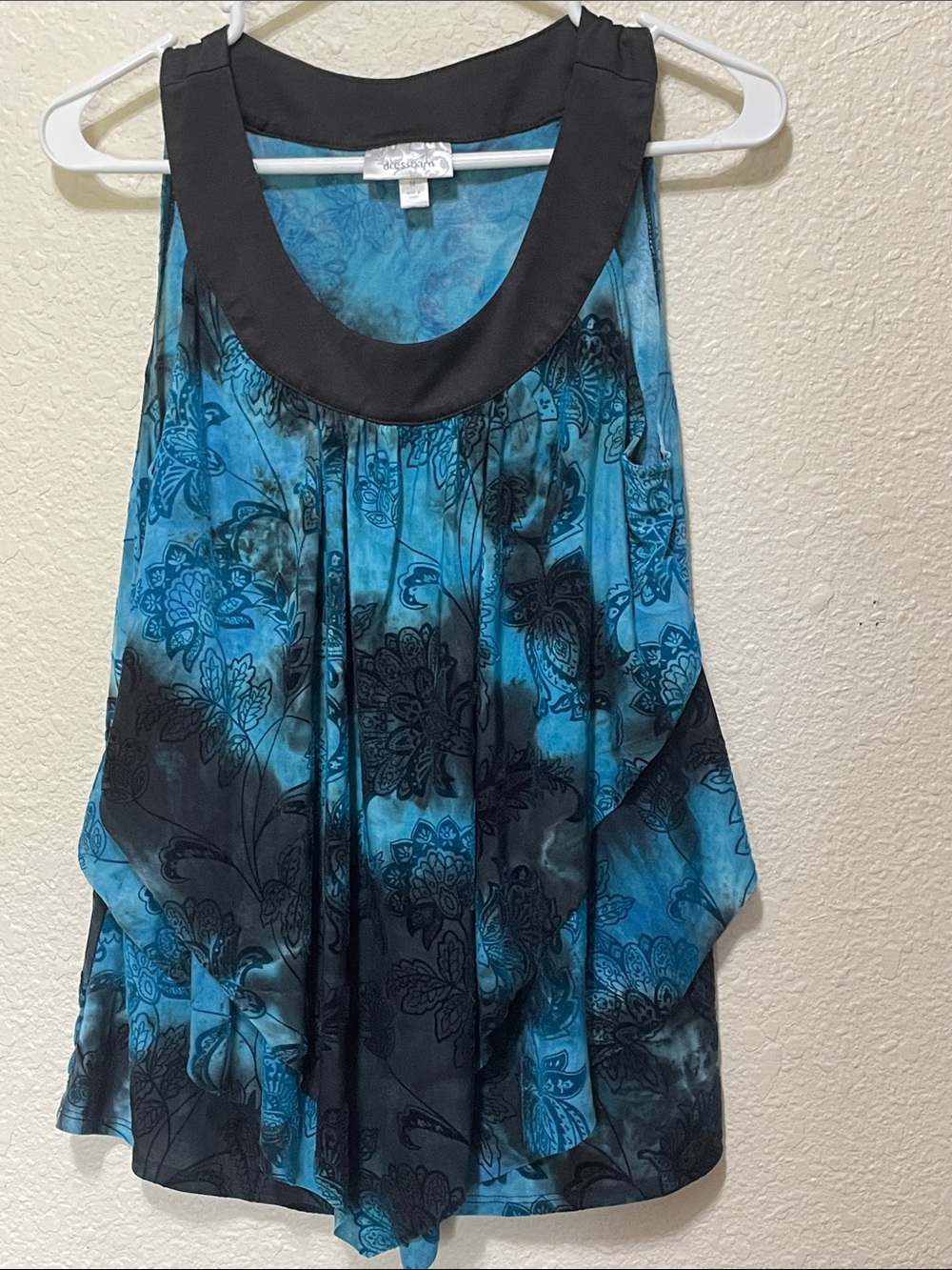 Dress Barn Women's Blue & Black Tiered Sleeveless Blouse. Good Condition. Size M